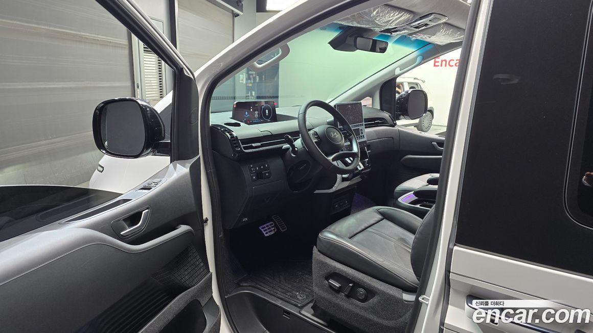 Hyundai Staria 2025