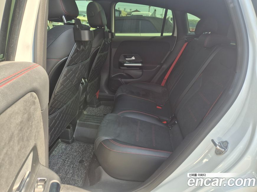 Mercedes-Benz GLA-Class 2021