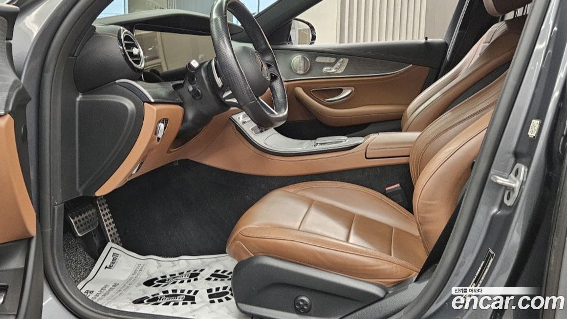 Mercedes-Benz E-Class 2021