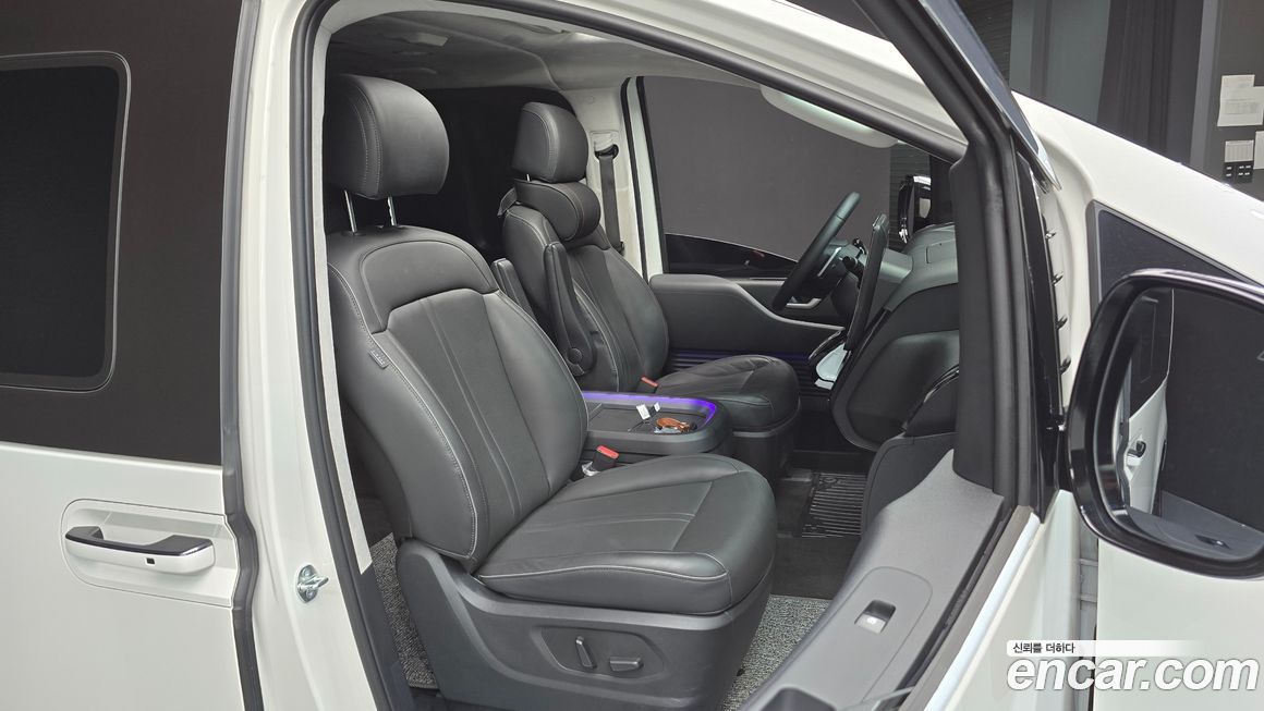 Hyundai Staria 2025