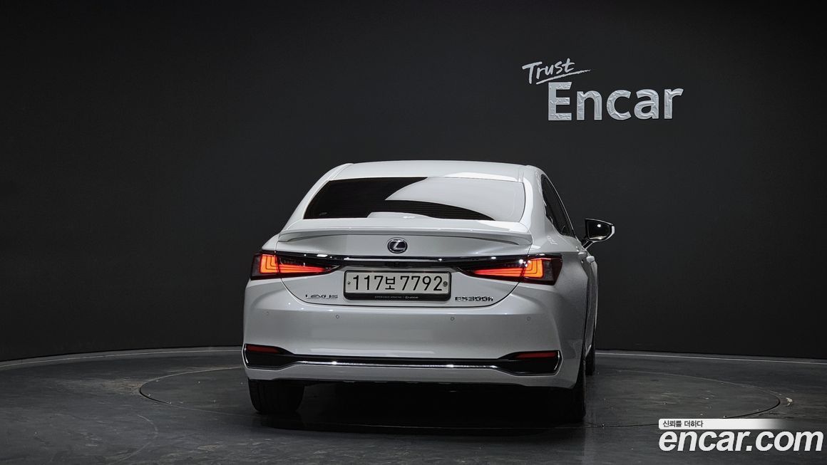 Lexus ES 2021