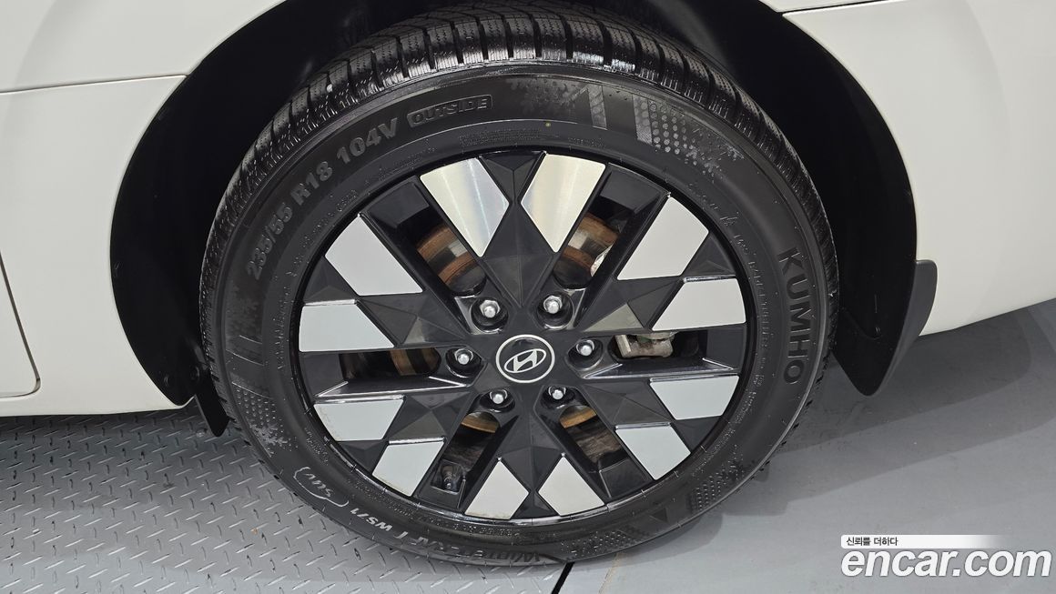 Hyundai Staria 2025