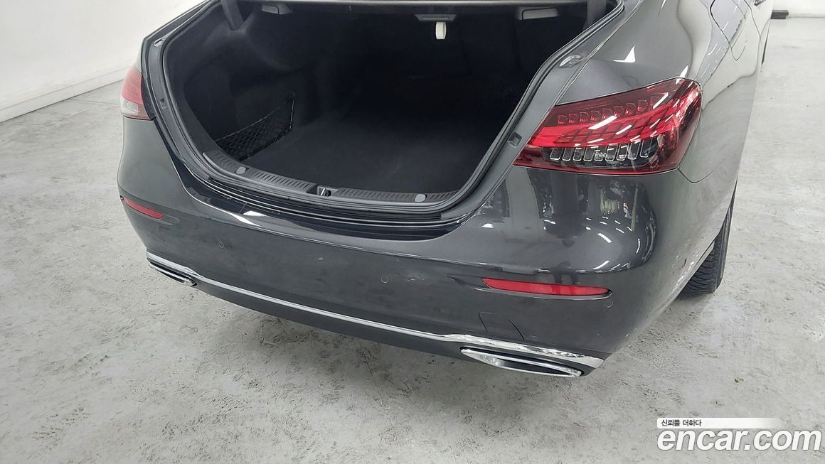 Mercedes-Benz E-Class 2022