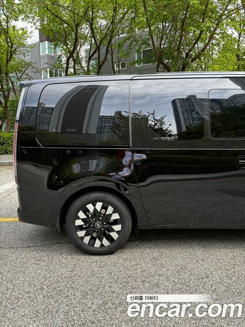 Hyundai Staria 2025