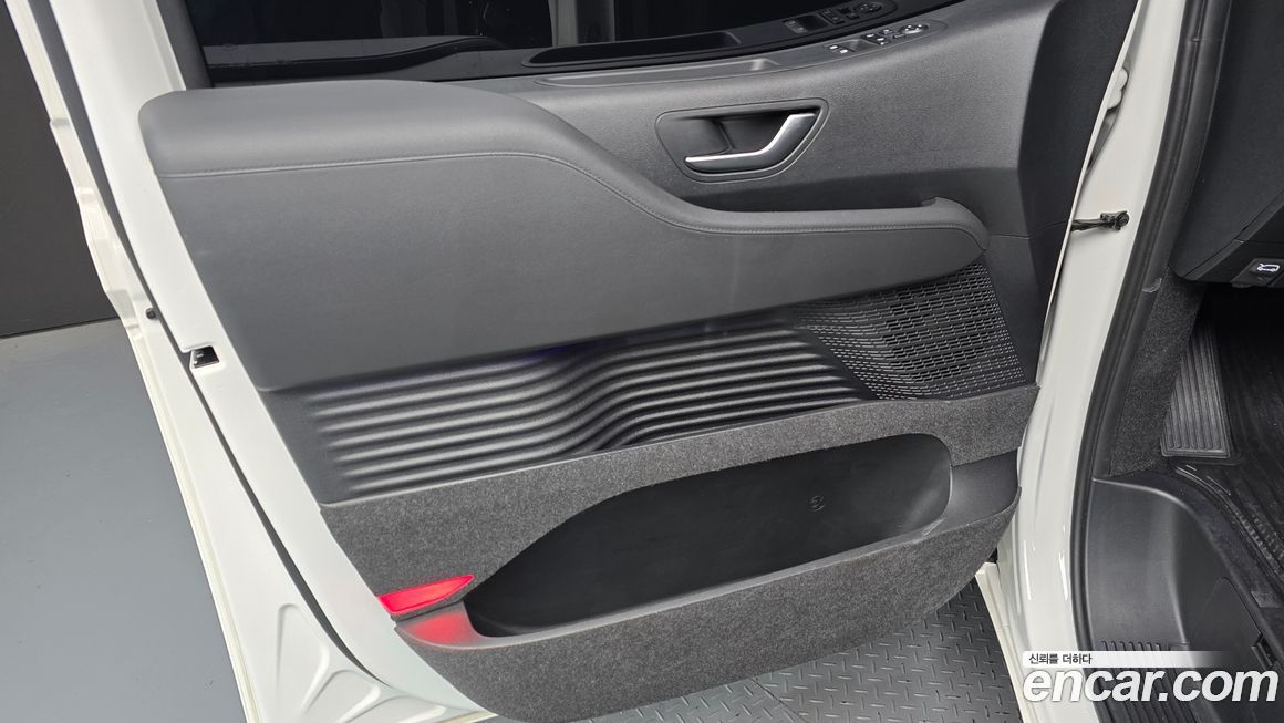 Hyundai Staria 2025