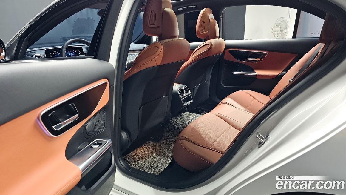 Mercedes-Benz C-Class 2025