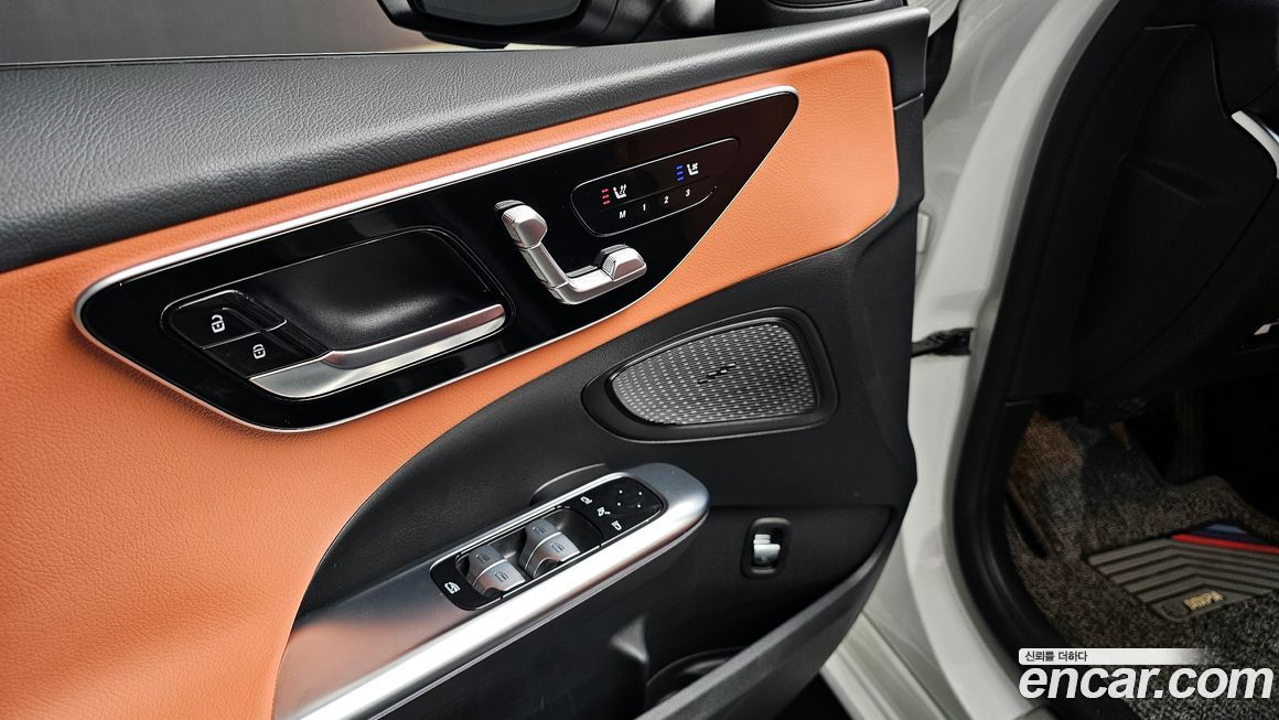 Mercedes-Benz C-Class 2025