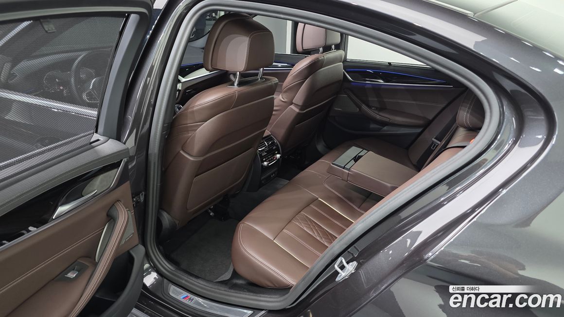 BMW 5-Series 2023