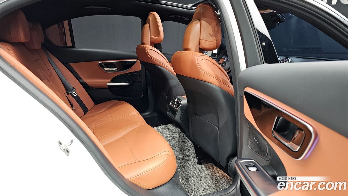 Mercedes-Benz C-Class 2025