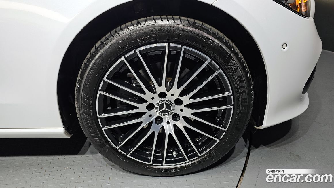 Mercedes-Benz C-Class 2025