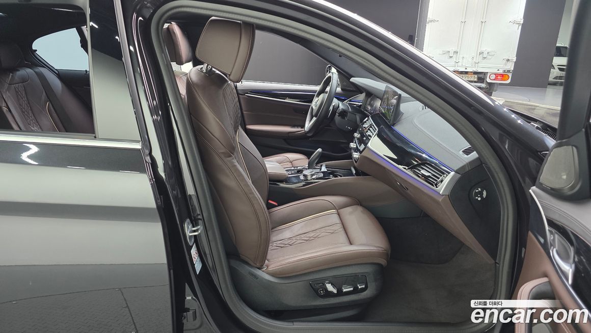 BMW 5-Series 2023