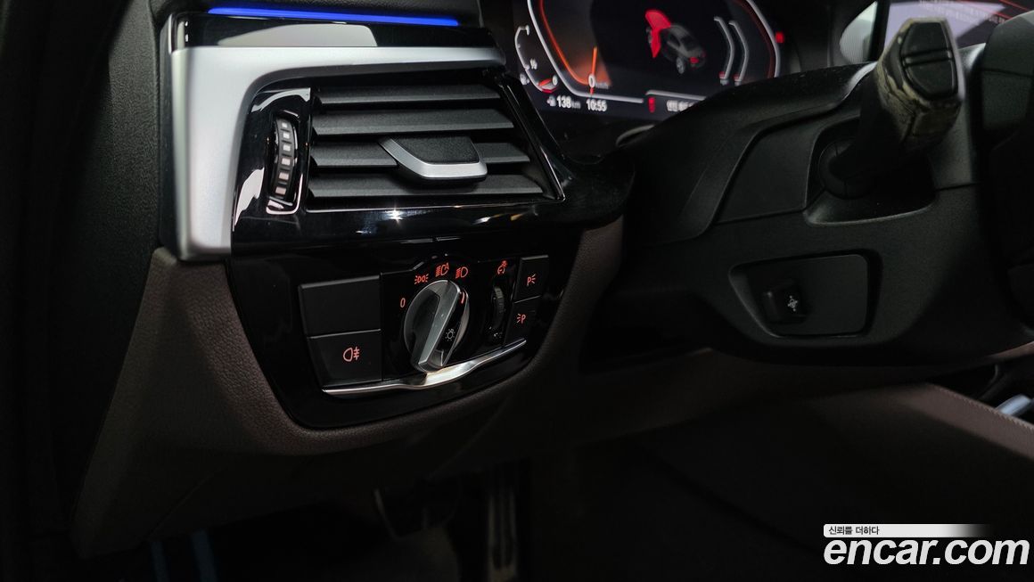 BMW 5-Series 2023