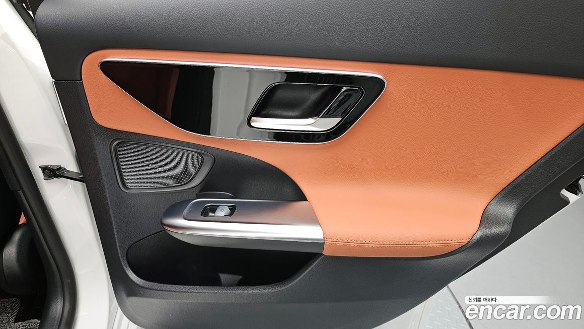 Mercedes-Benz C-Class 2025