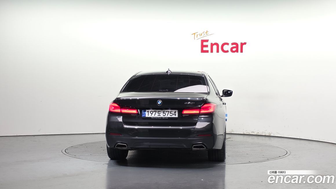 BMW 5-Series 2023