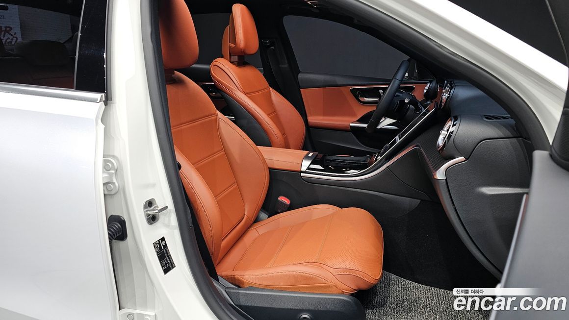 Mercedes-Benz C-Class 2025
