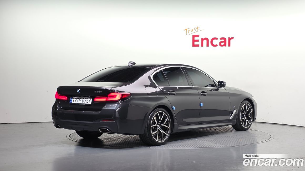 BMW 5-Series 2023