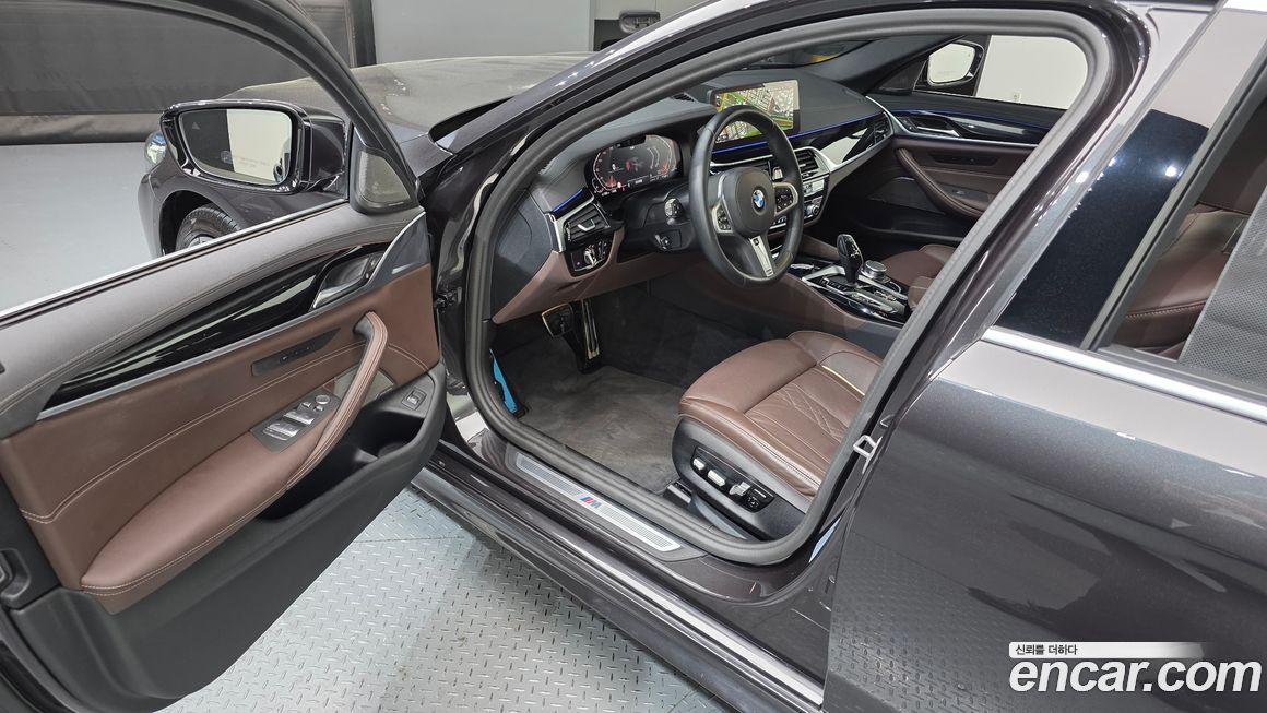 BMW 5-Series 2023