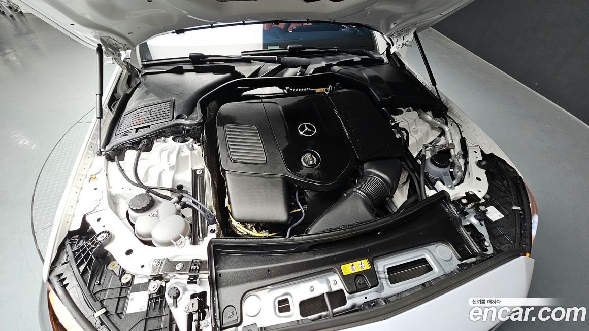 Mercedes-Benz C-Class 2025