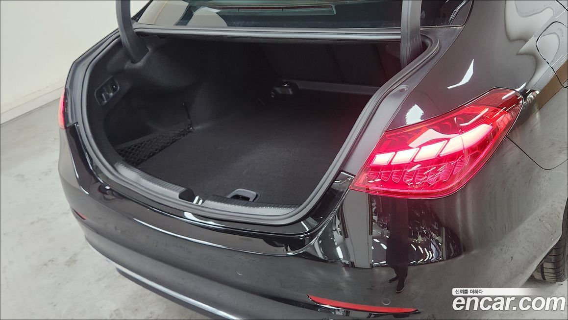 Mercedes-Benz C-Class 2025