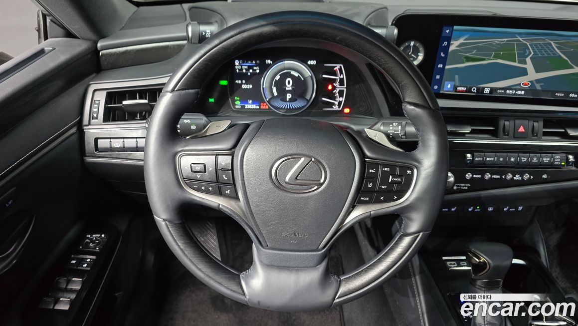 Lexus ES 2025