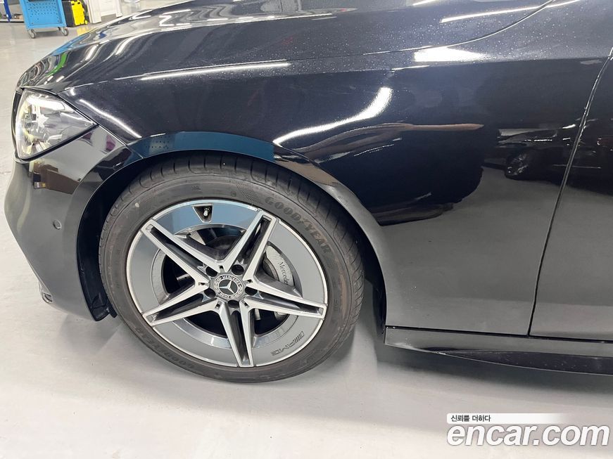 Mercedes-Benz C-Class 2025