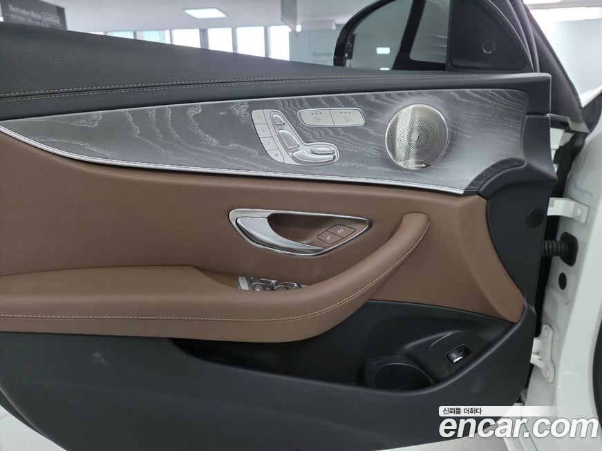 Mercedes-Benz E-Class 2022