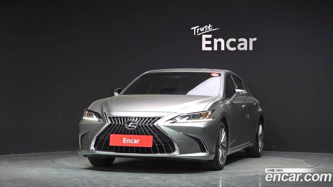 Lexus ES 2025
