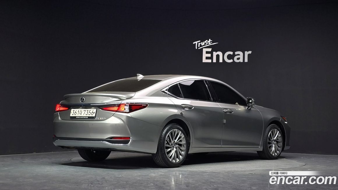 Lexus ES 2025