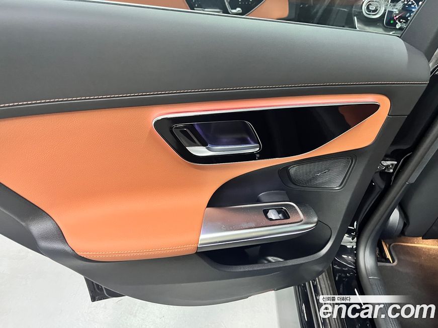 Mercedes-Benz C-Class 2025