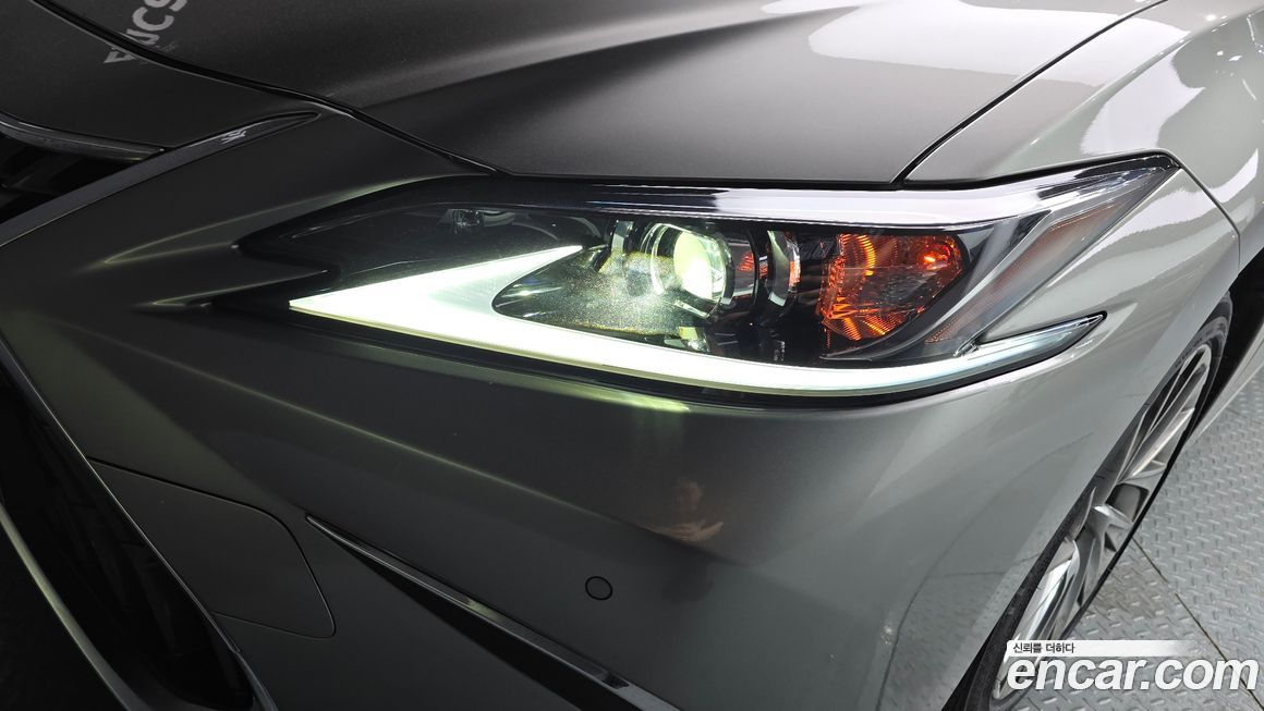 Lexus ES 2025