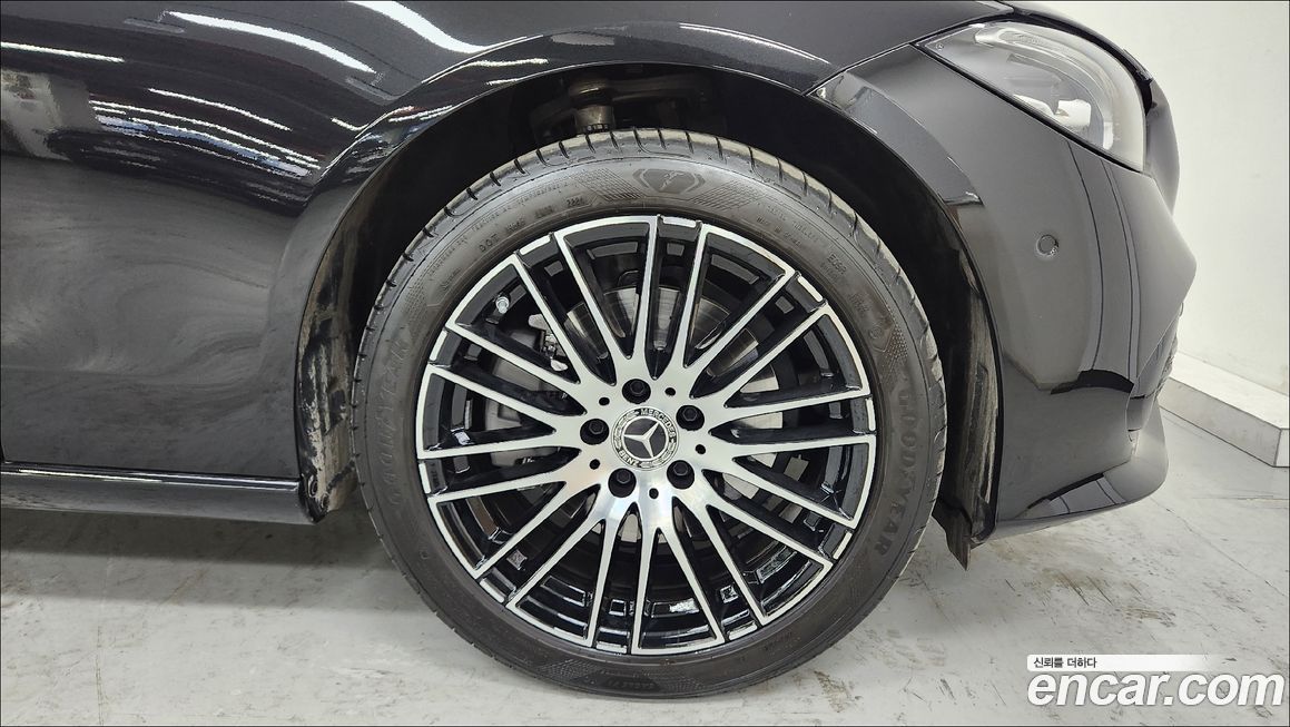 Mercedes-Benz C-Class 2025