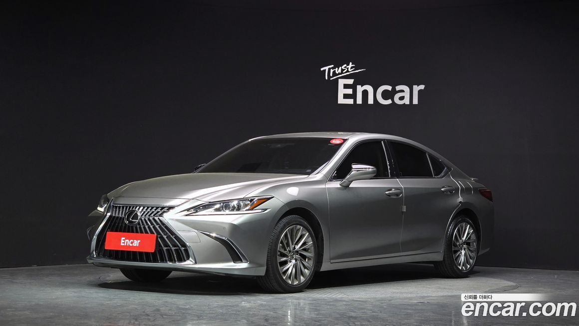 Lexus ES 2025