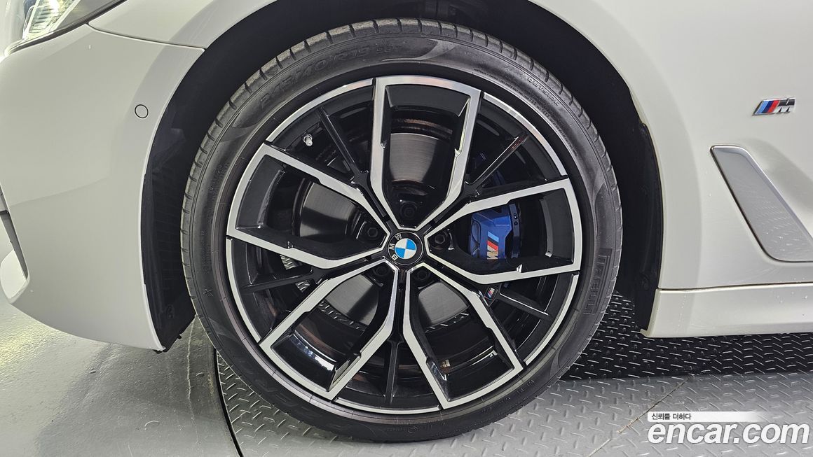 BMW 5-Series 2023