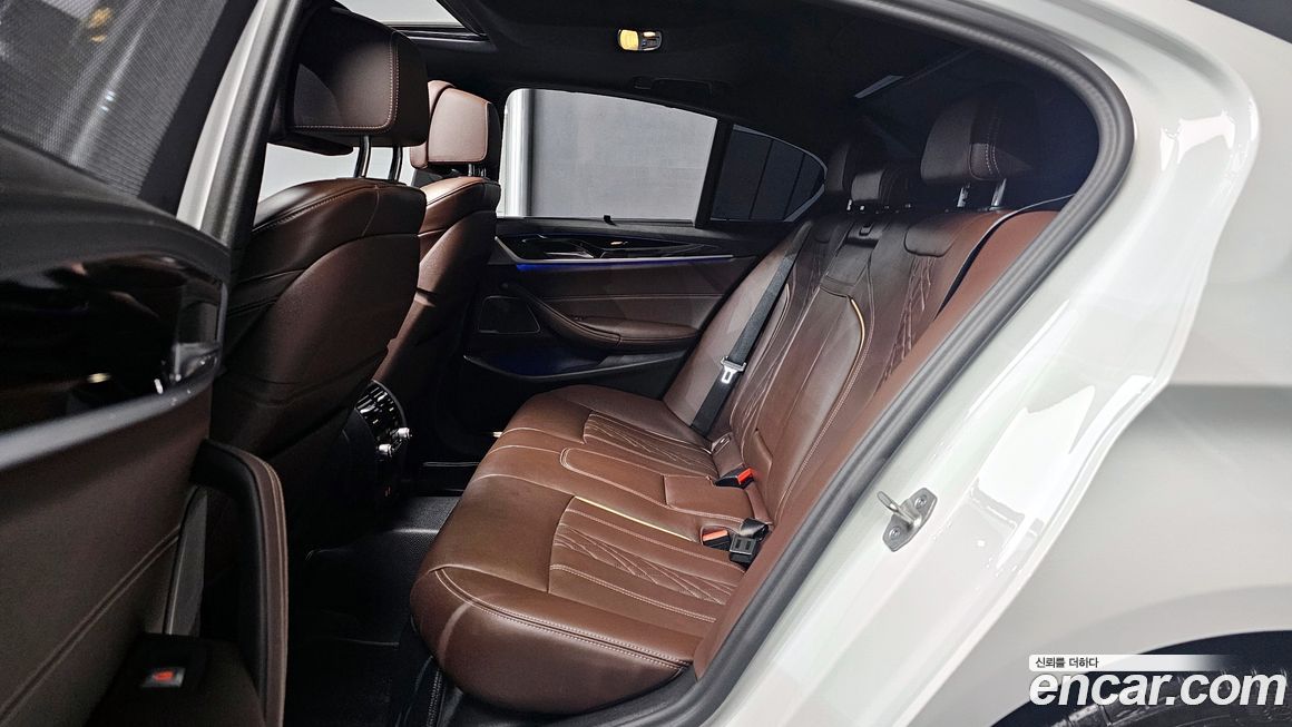 BMW 5-Series 2023