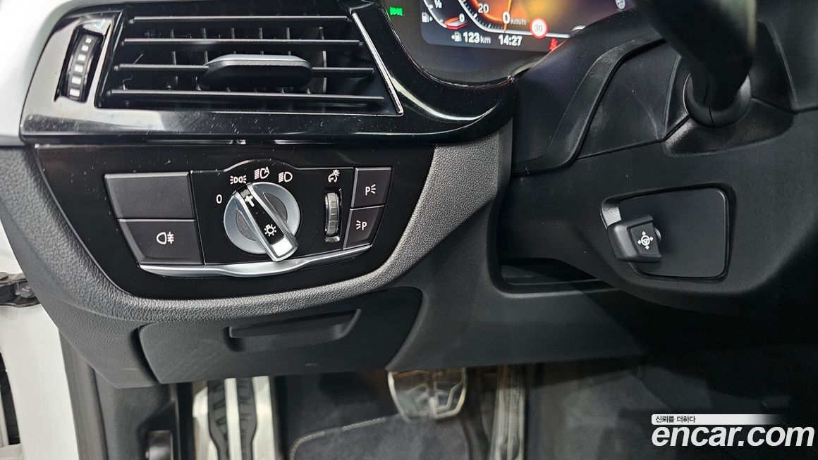 BMW 5-Series 2023