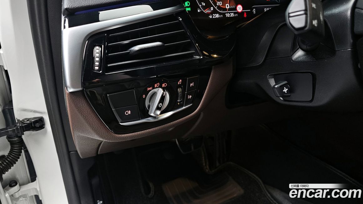 BMW 5-Series 2023