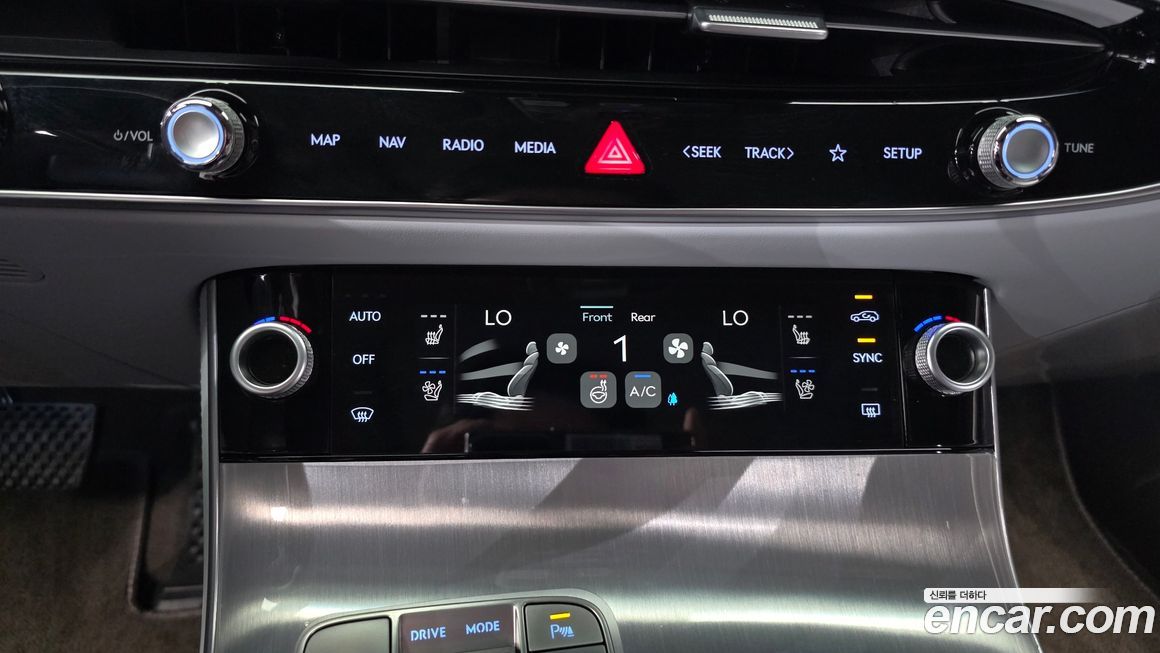 Genesis GV70 2025