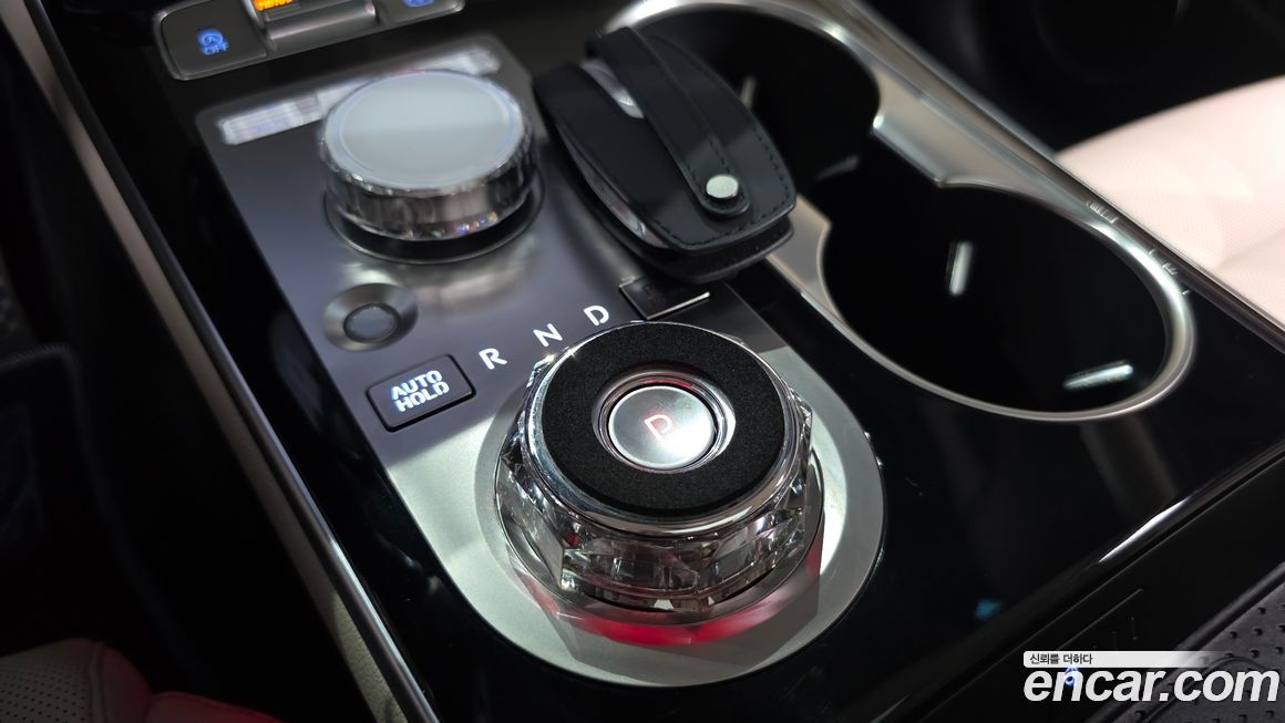 Genesis GV70 2025