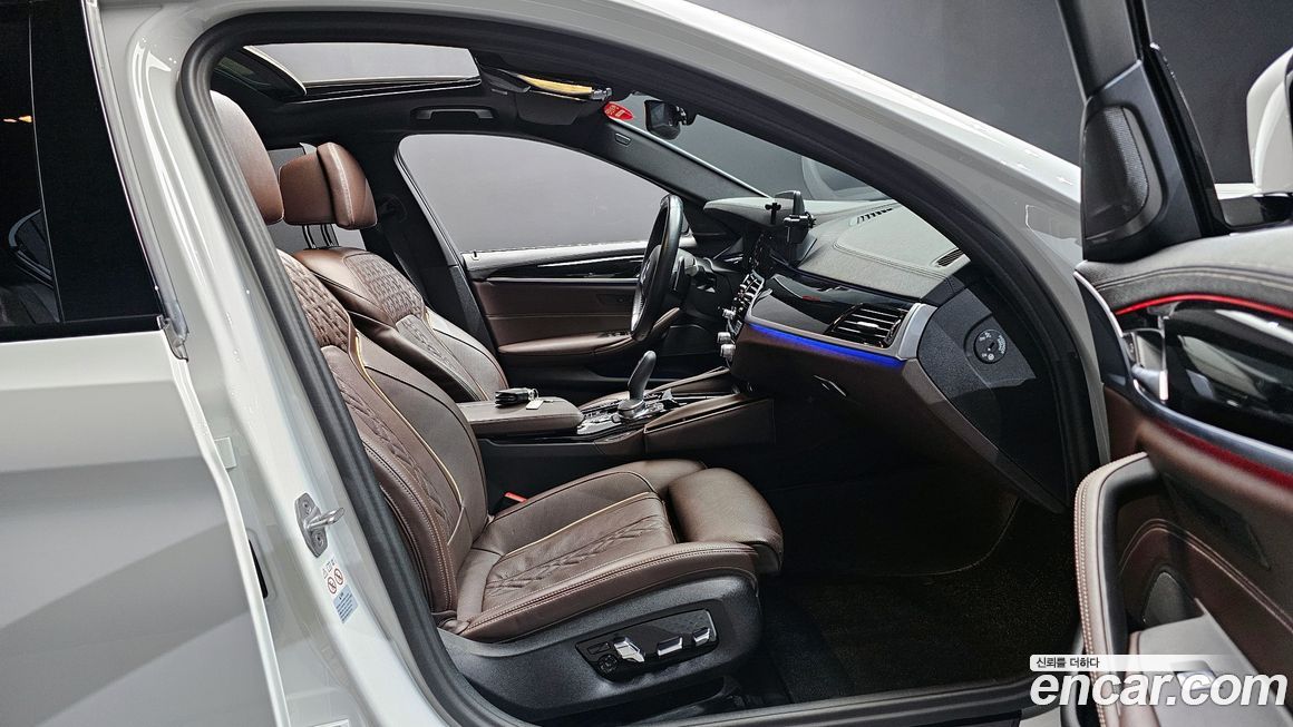 BMW 5-Series 2023