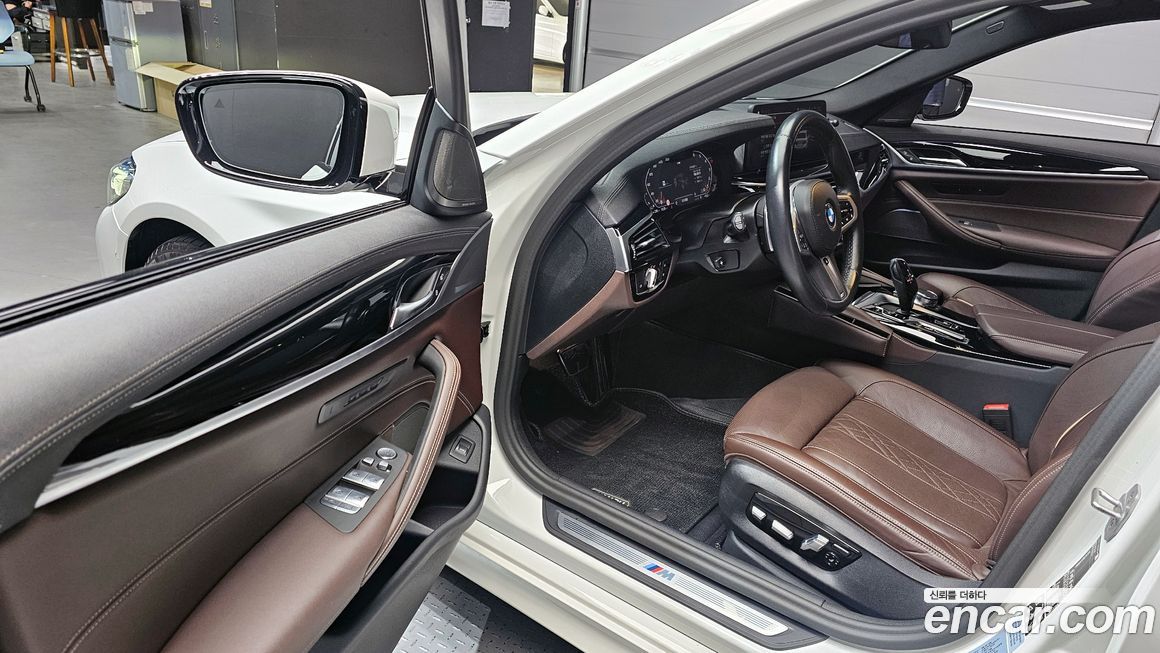 BMW 5-Series 2023