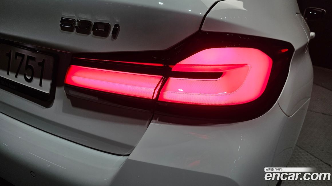 BMW 5-Series 2023