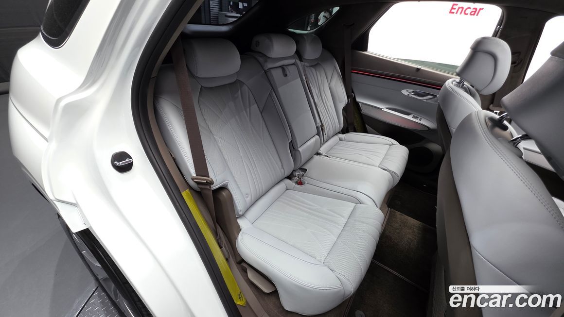 Genesis GV70 2025
