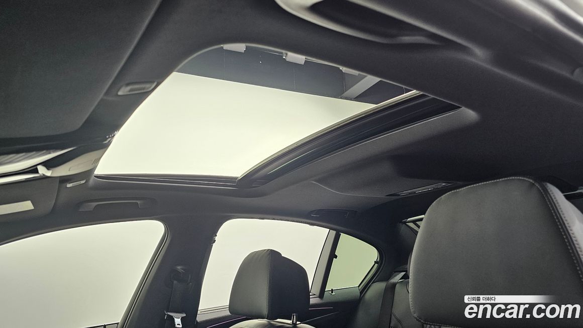 BMW 5-Series 2023