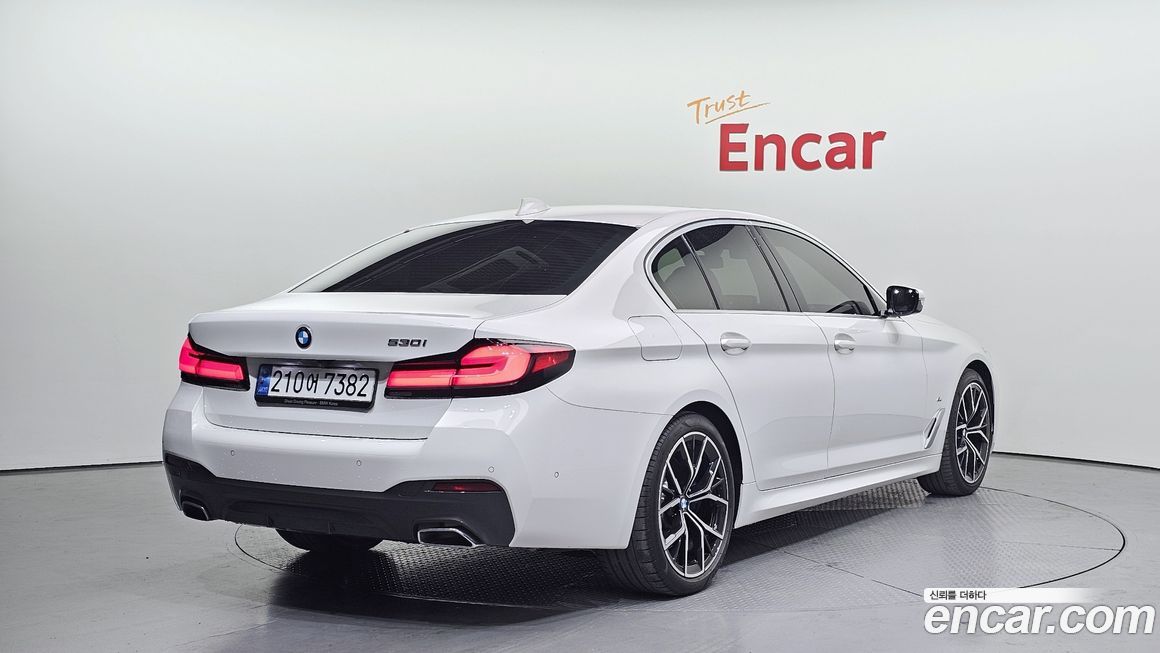 BMW 5-Series 2023