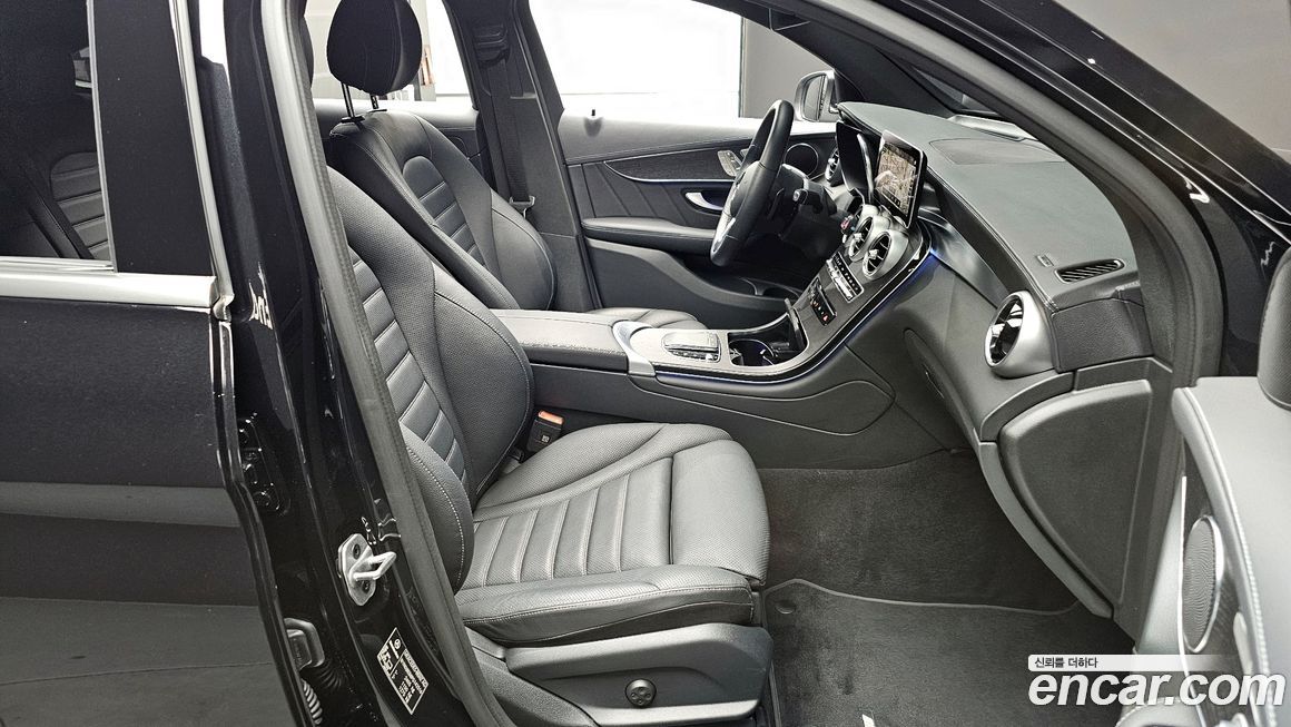 Mercedes-Benz GLC-Class 2023