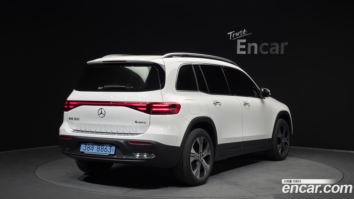 Mercedes-Benz EQB 2026