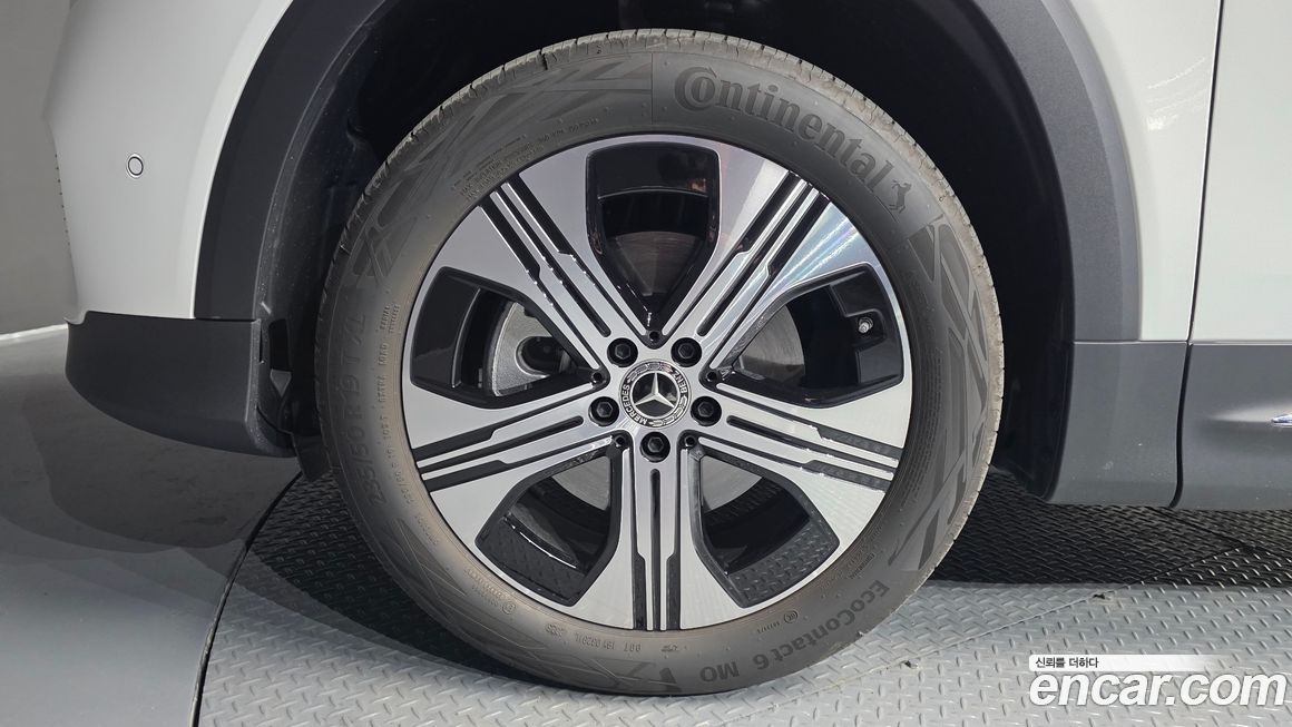 Mercedes-Benz EQB 2026