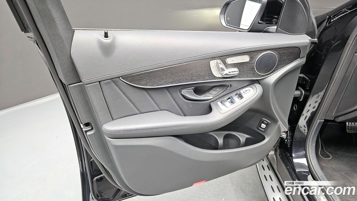 Mercedes-Benz GLC-Class 2023