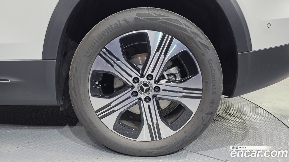 Mercedes-Benz EQB 2026