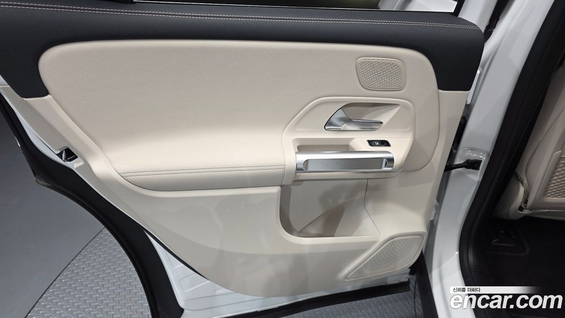 Mercedes-Benz EQB 2026